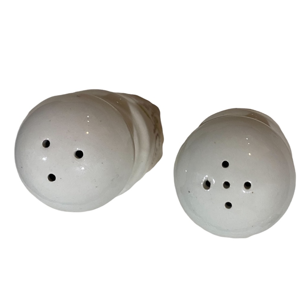 Vintage 1980 Avon Salt & Pepper Shakers EUC - Picture 3 of 4